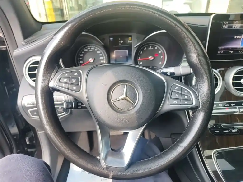 Mercedes-Benz GLC 2017 GLC 260 4MATIC Luxury фото 11