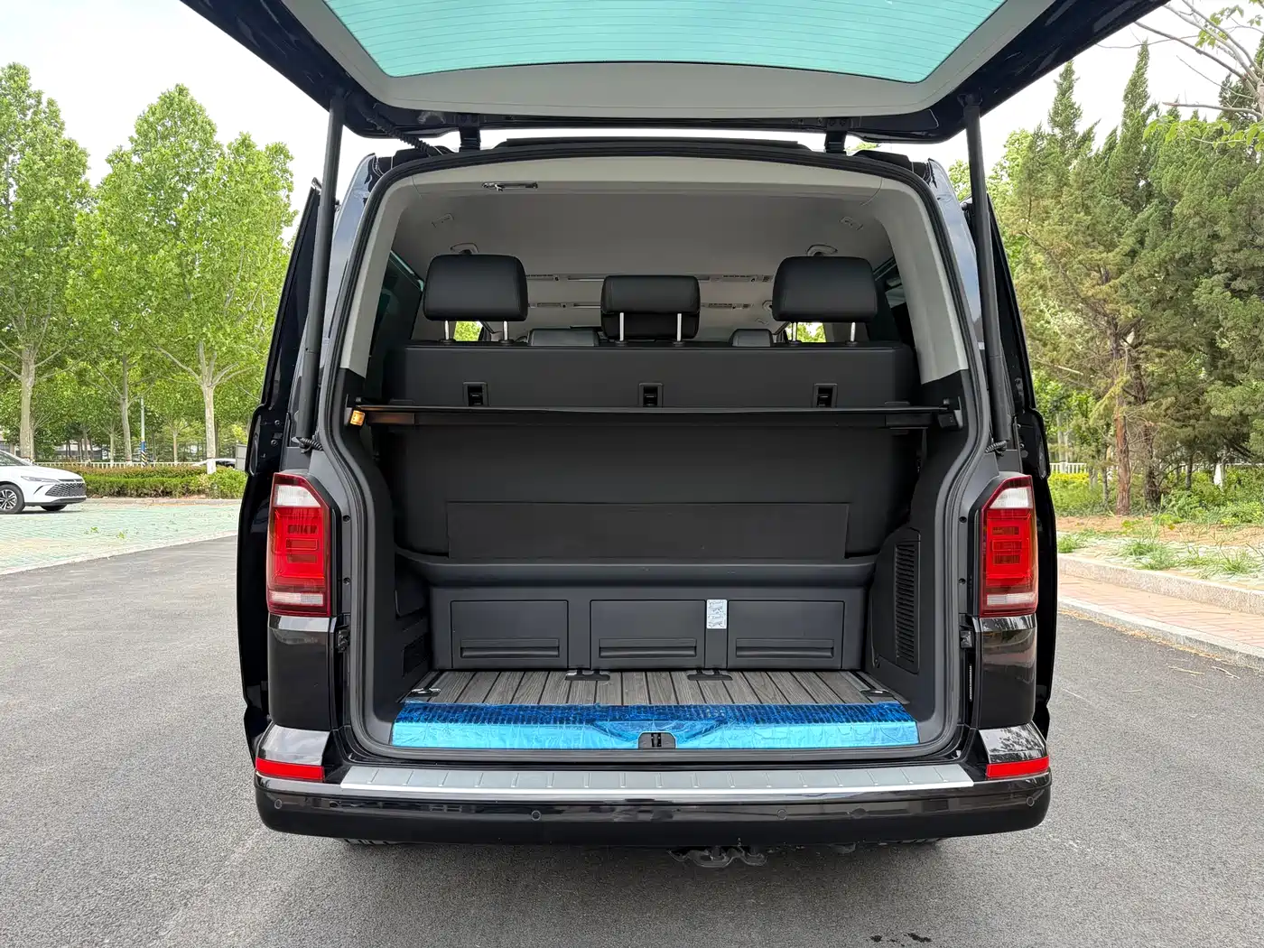 Volkswagen Multivan 2018 2.0TSI 4WD Explorer Edition 7-Seater фото 26
