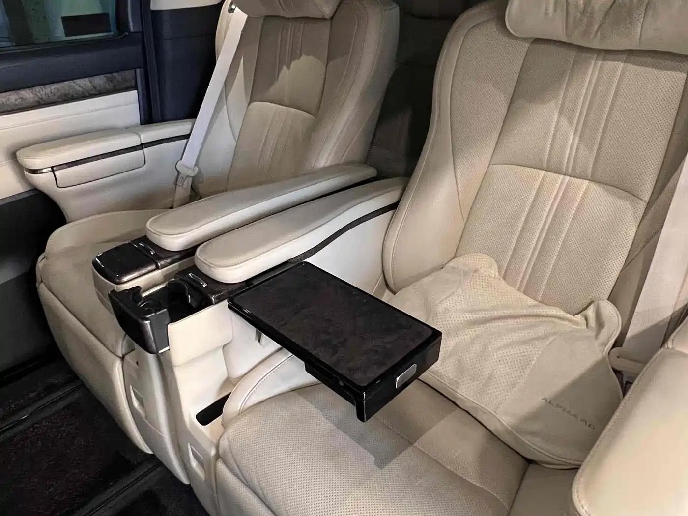 Toyota Alphard 2021 Hybrid 2.5L Premium фото 4