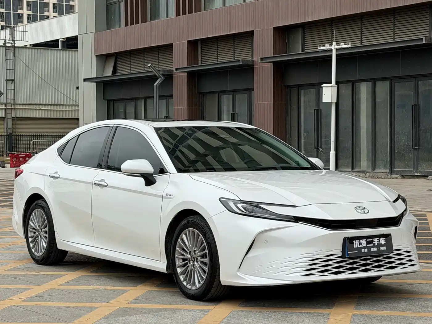 Toyota Camry 2024 Hybrid 2.0HGVP Luxury Edition фото 3