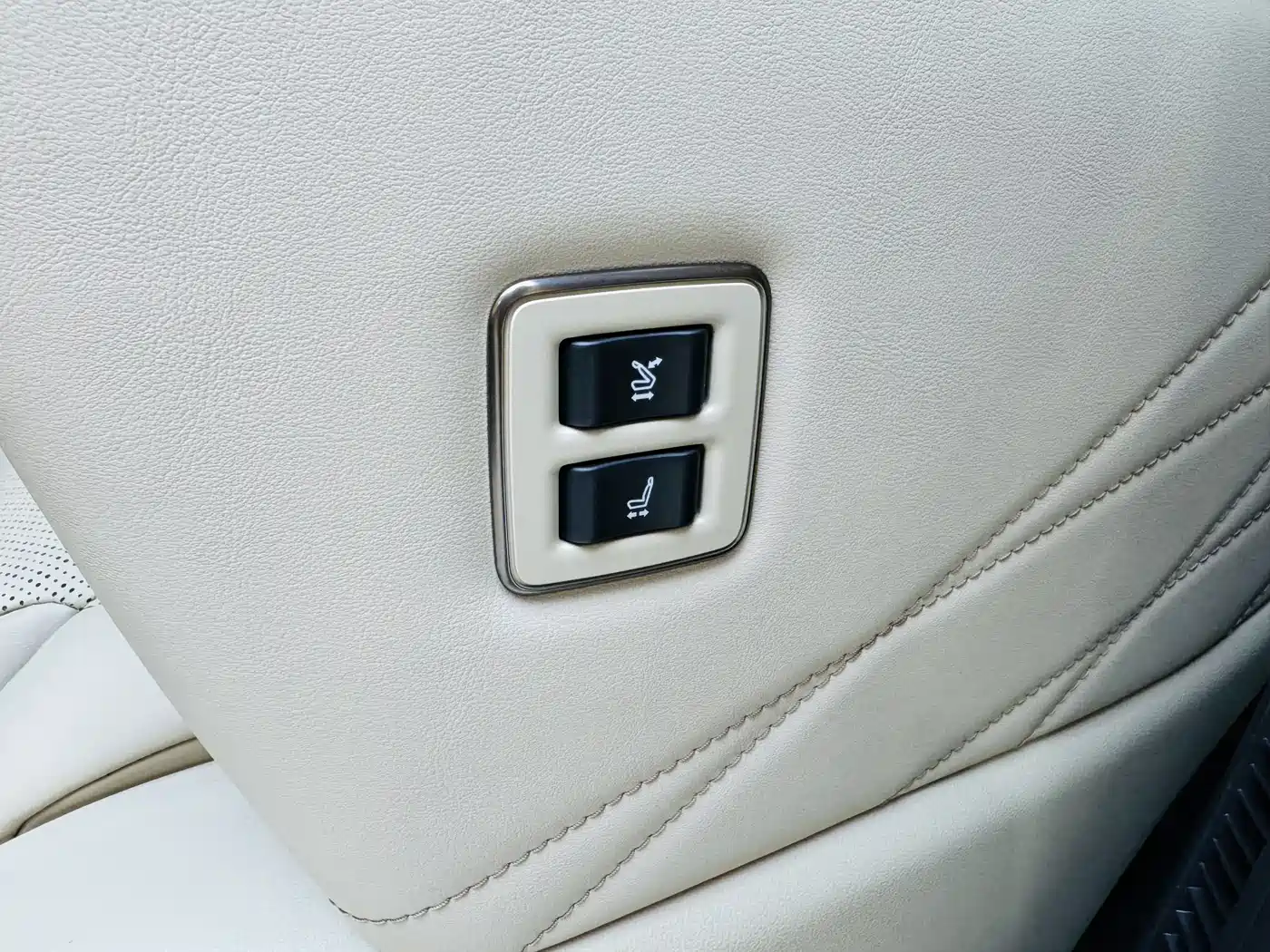 Toyota Vellfire 2024 Crown Hybrid 2.5L Executive Premium Edition фото 8