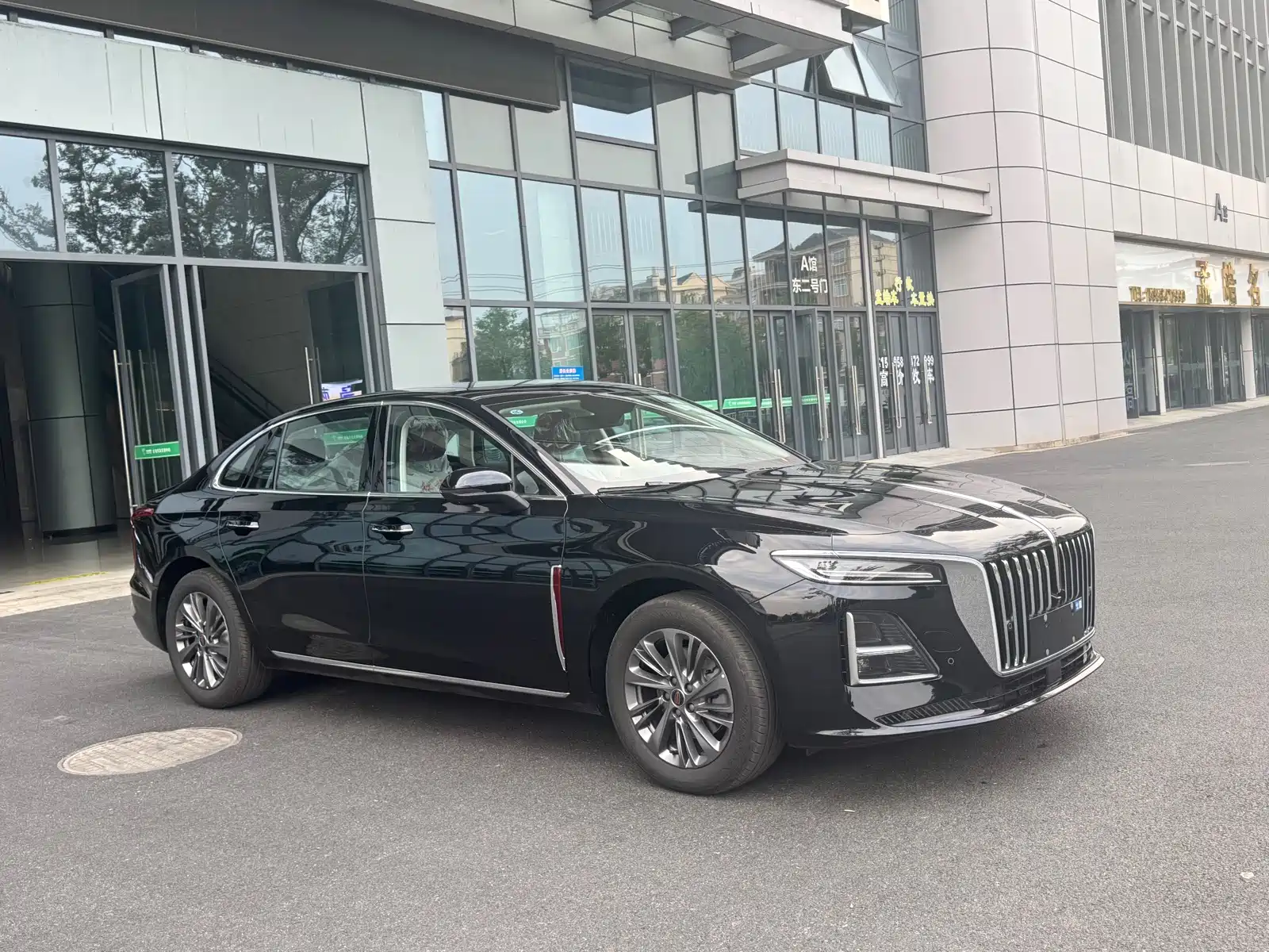 Photo 3 - Hongqi H5