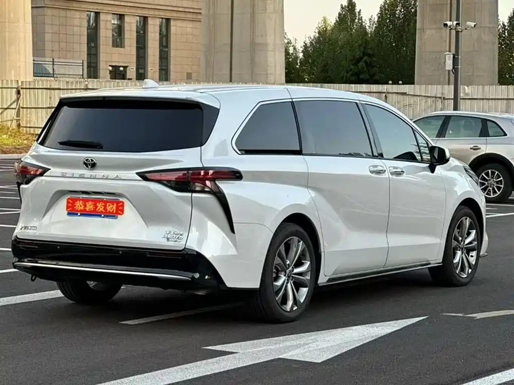 Toyota Sienna 2026 2.5L Hybrid FWD Exclusive Premium Edition фото 5