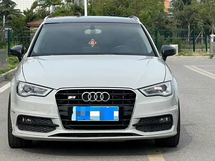 Audi A3 (Import) 2014 Sportback 40 TFSI S line Comfort фото 2