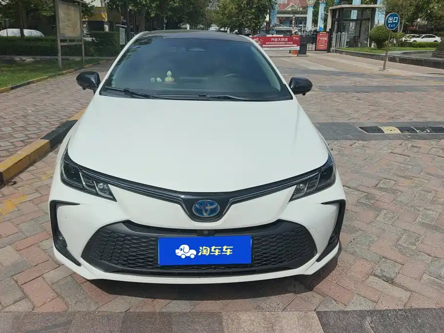 Фото 2 - Toyota Corolla