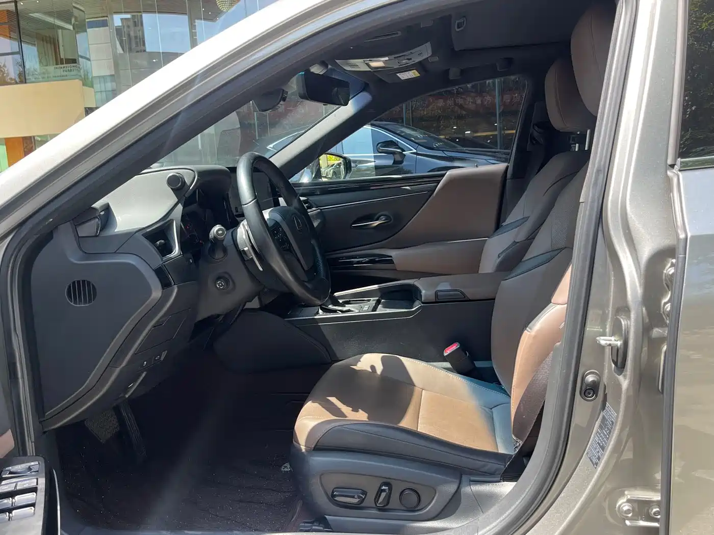 Lexus ES 2022 300h Excellence Edition фото 7