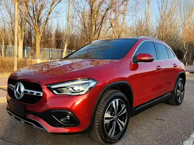 MERCEDES-BENZ GLA