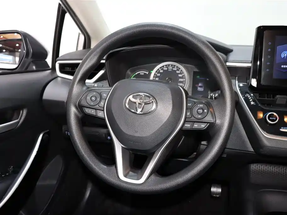 Toyota Corolla 2021 Hybrid 1.8L E-CVT Pioneer Edition фото 13