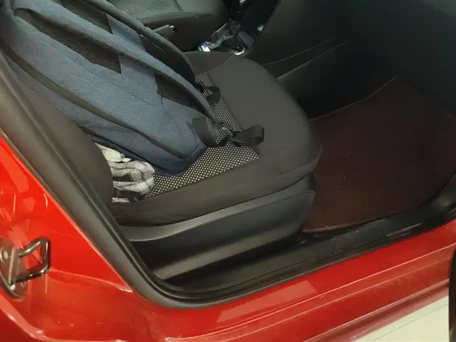 Volkswagen Polo 2013 1.6L Automatic Comfort Edition фото 8