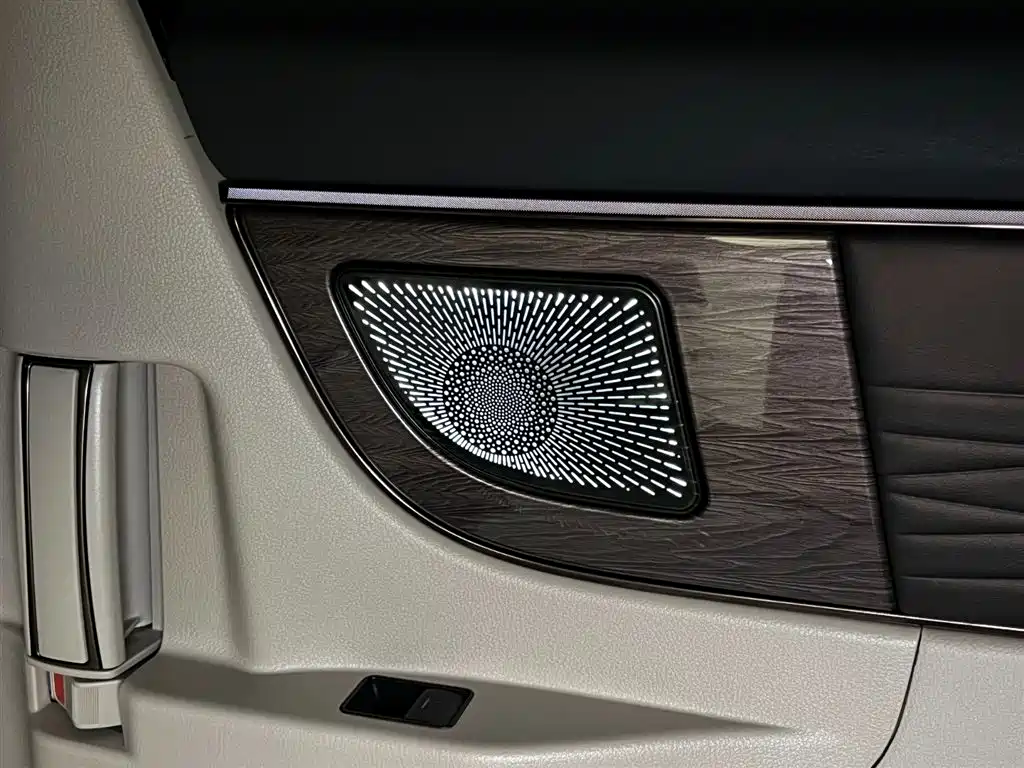 Toyota Alphard 2024 Hybrid 2.5L Ultimate Enjoyment Edition фото 11