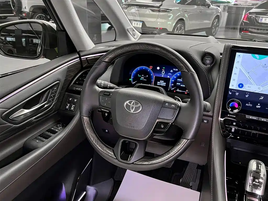 Toyota Alphard 2024 Hybrid 2.5L Ultimate Enjoyment Edition фото 8