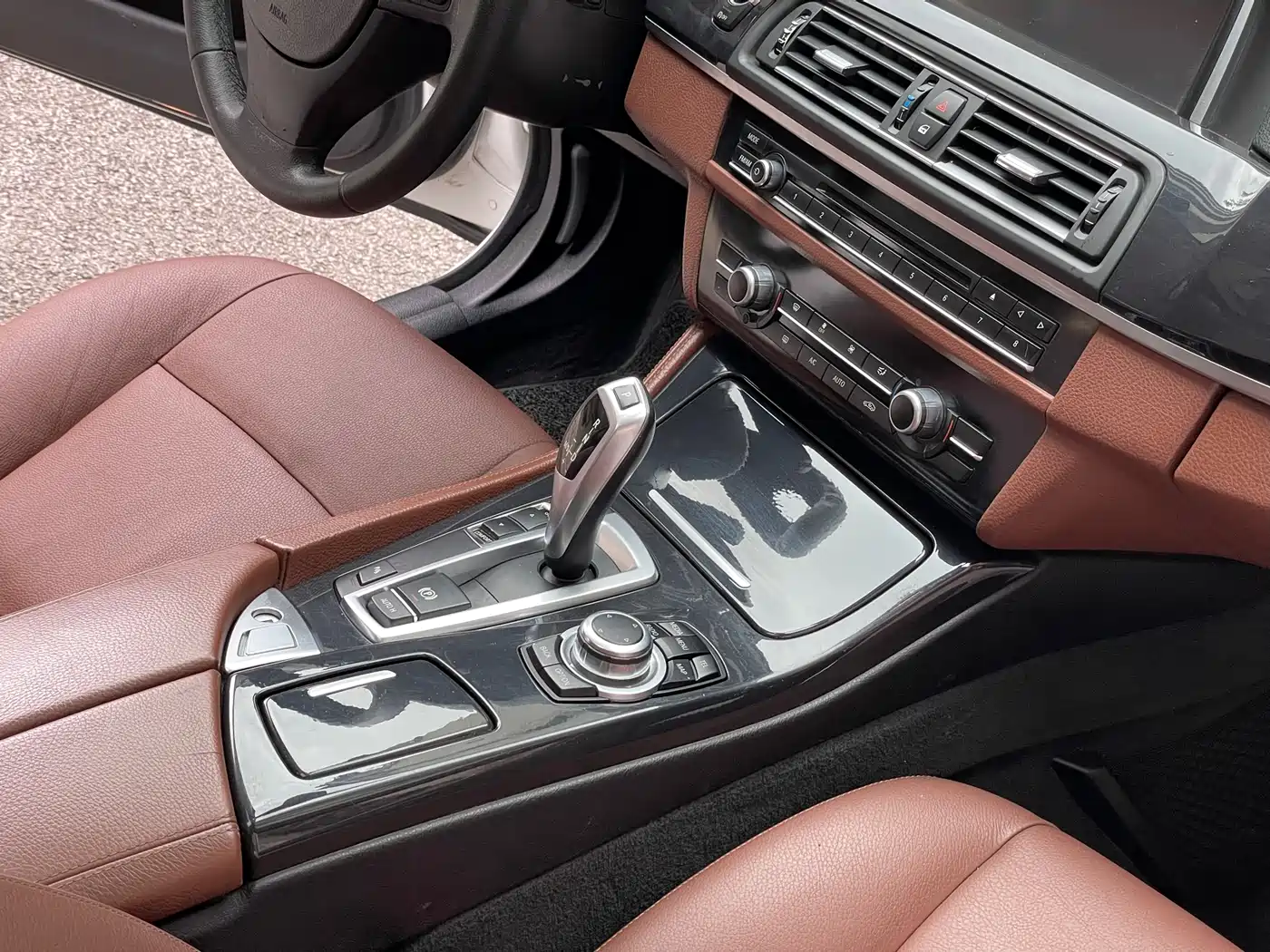 BMW 5 Series 2014 520Li Elegance фото 16