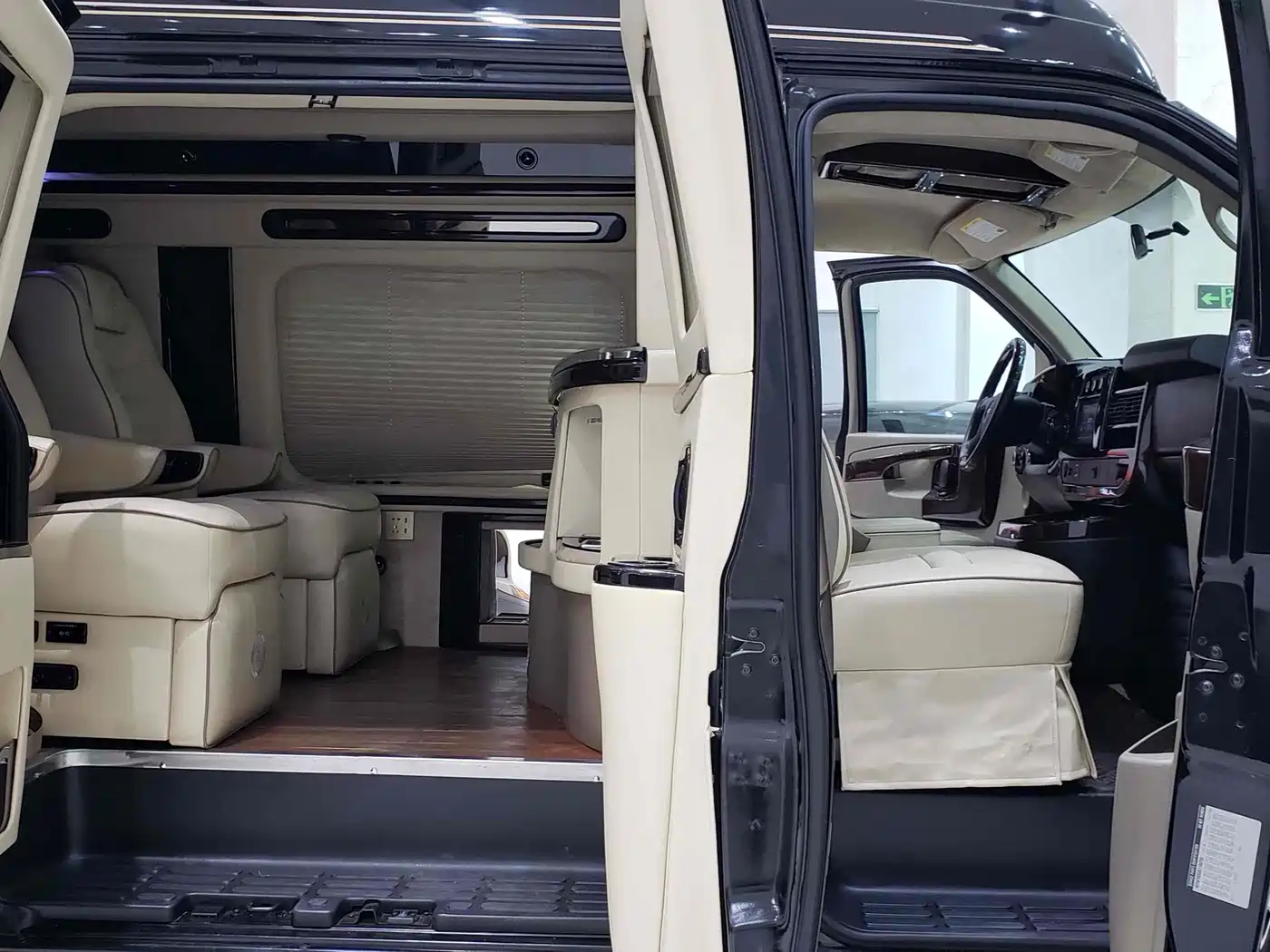 GMC Savana 2017 2014 6.0L Long Wheelbase Leader Edition