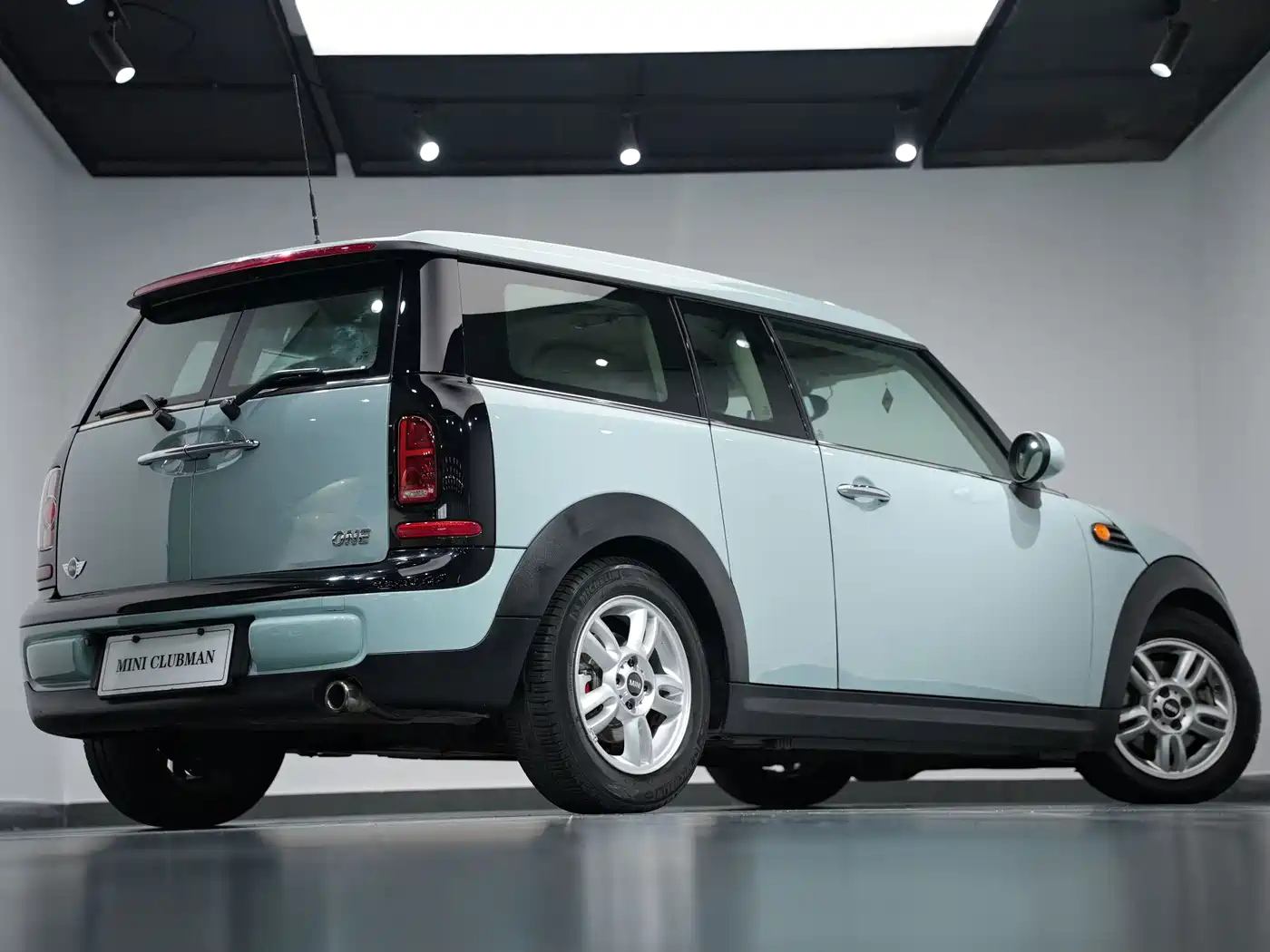 MINI CLUBMAN 2012 2011 1.6L ONE