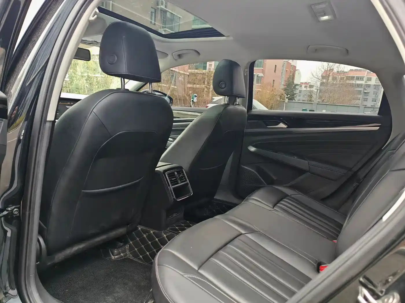 Volkswagen Passat 2024 280TSI Business Edition фото 5