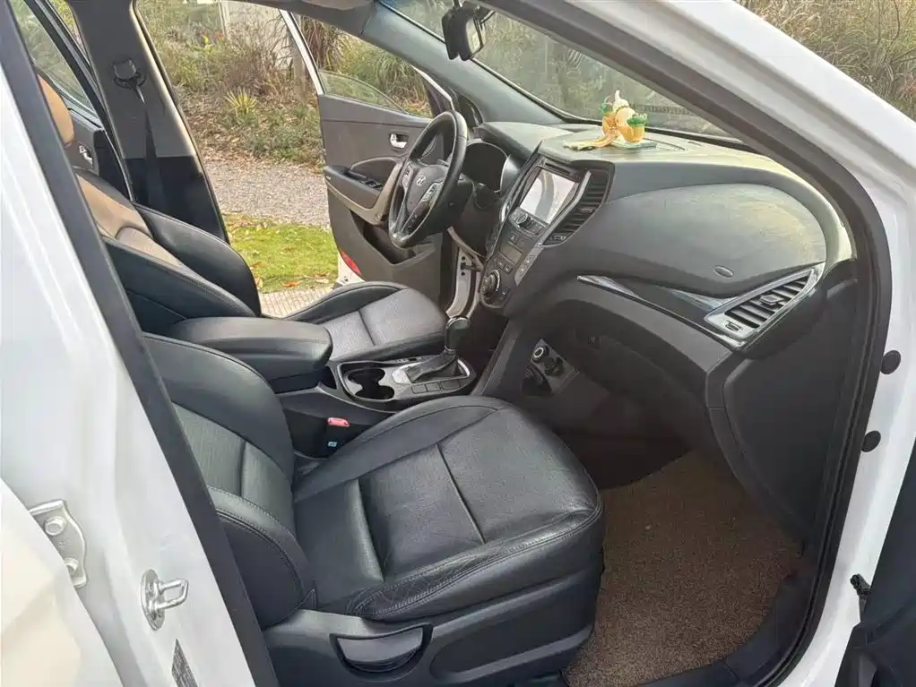 Hyundai Santa Fe 2013 Model 2.4L Automatic 2WD Smart фото 7