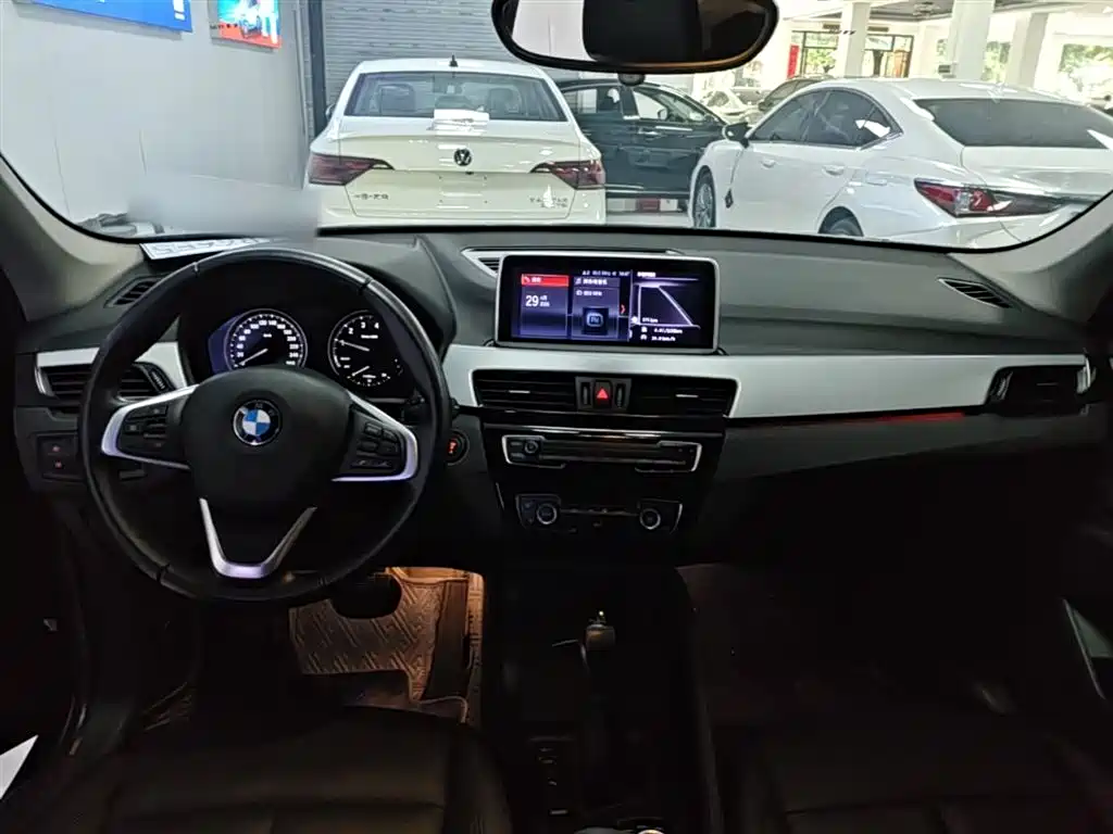 BMW X1 2018 sDrive20Li Leading Model фото 10