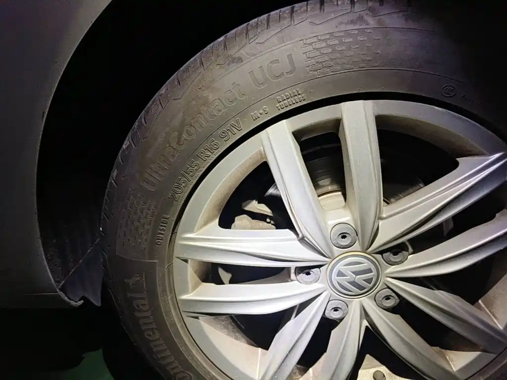 Фото 7 - Volkswagen Golf