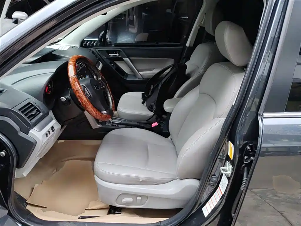 Subaru Forester 2014 2.5i Automatic Elite Edition фото 15