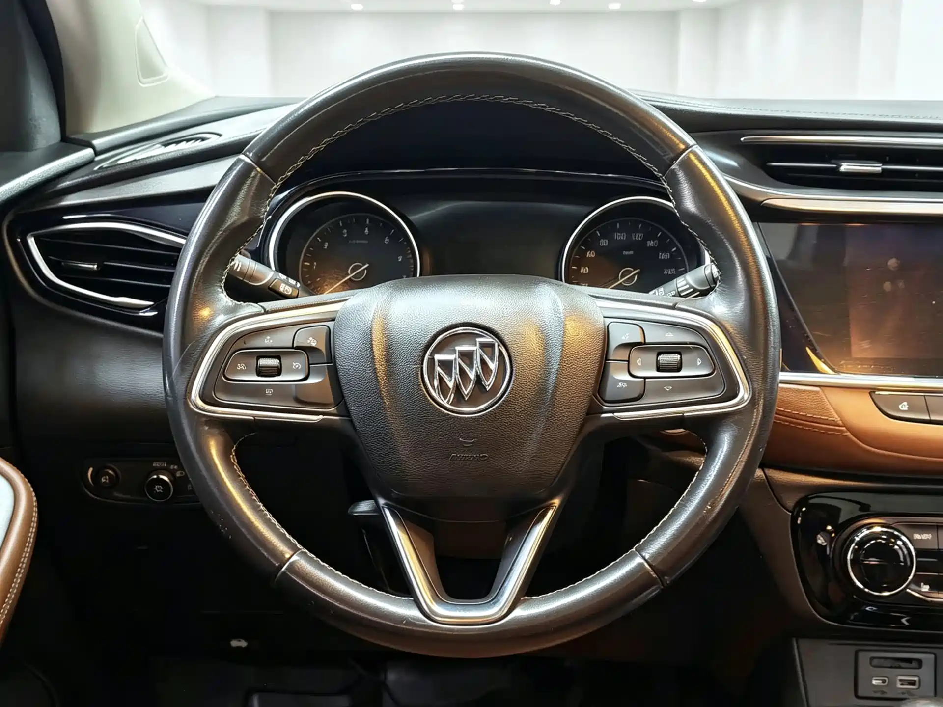 Photo 9 - Buick Encore GX