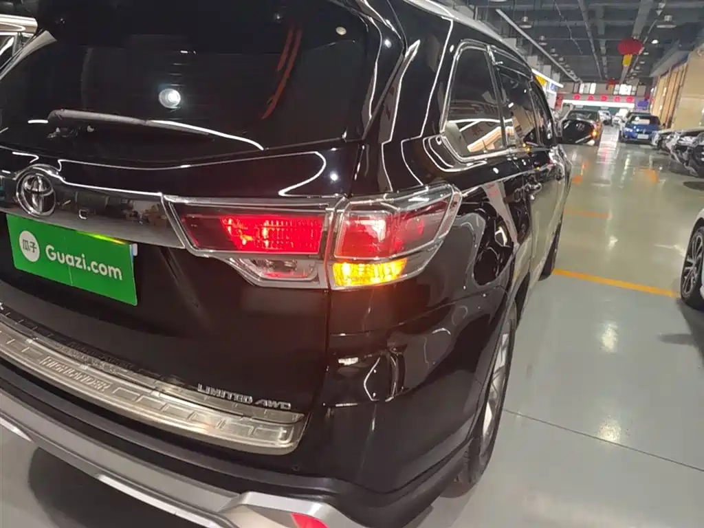 Toyota Highlander 2015 2.0T AWD Ultimate Edition 7-seater фото 8
