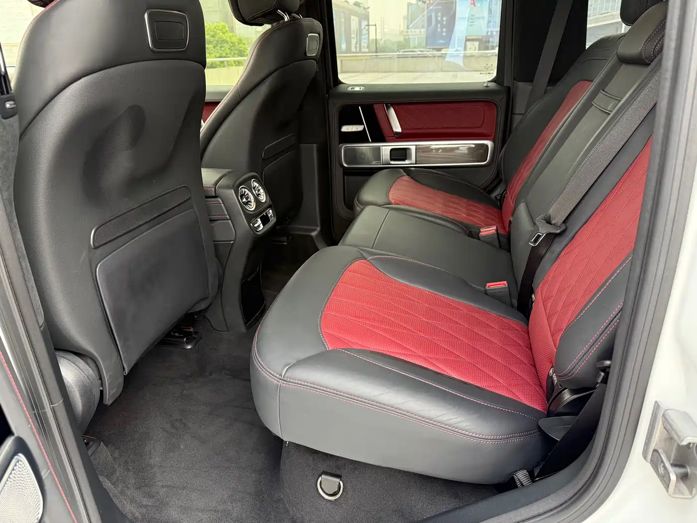 Mercedes-Benz G-Class 2024 G 500 фото 19