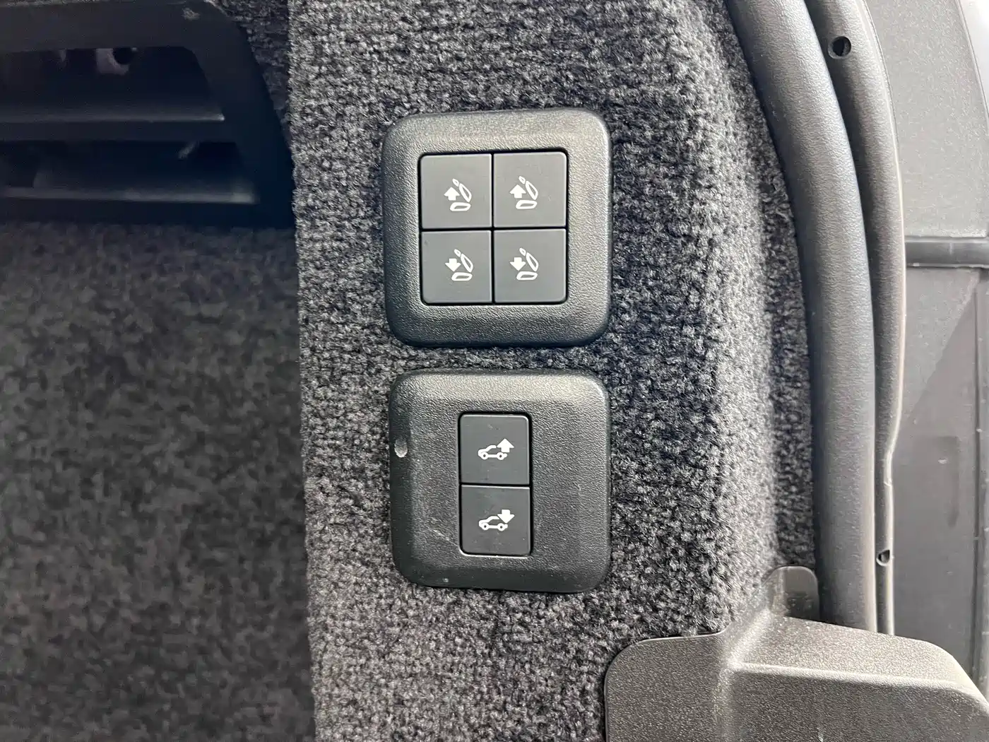 Land Rover Range Rover 2021 3.0 L6 Heritage Edition фото 33