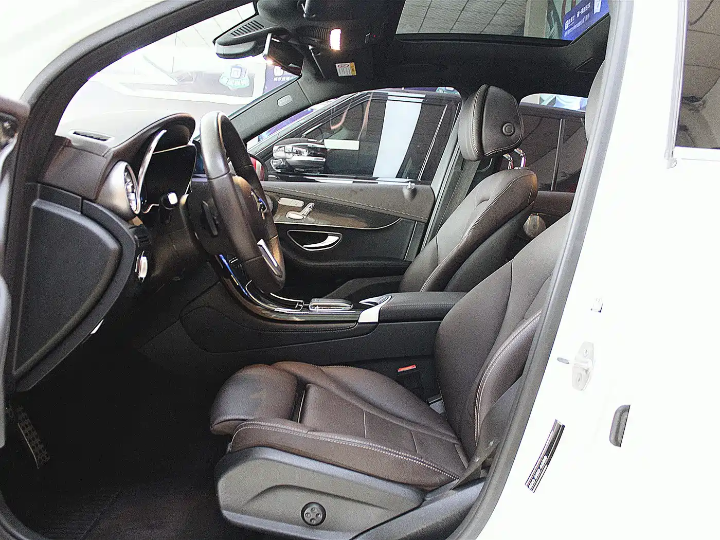 Mercedes-Benz GLC 2021 GLC 260 L 4MATIC Sporty фото 6