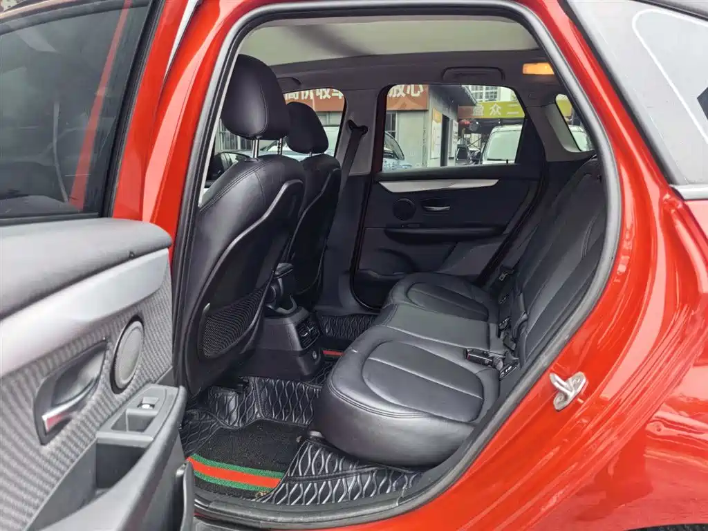 BMW 2 Series Touring 2016 218i Leading фото 11