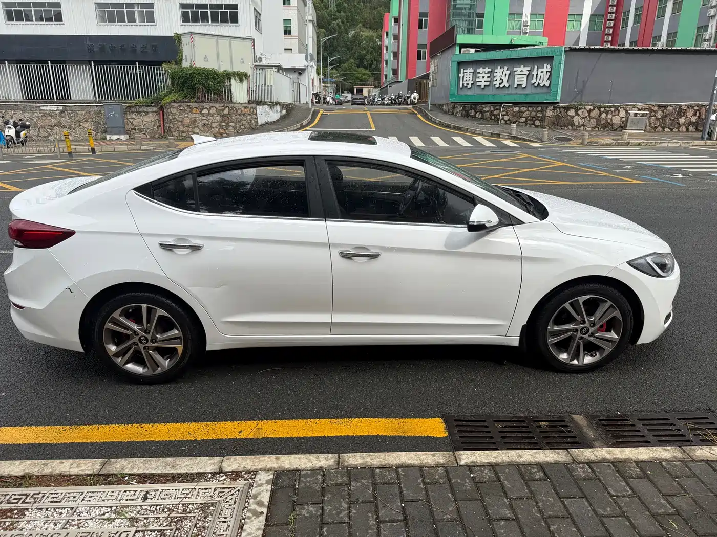 Hyundai Elantra 2016 Model 1.6L Automatic Smart Elite фото 8