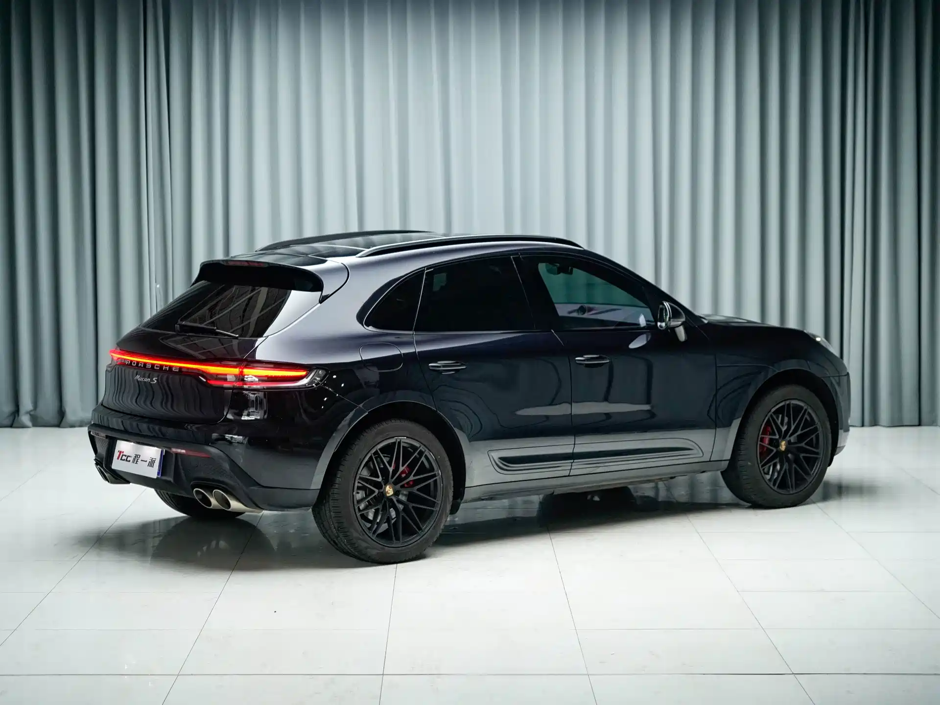 Photo 7 - Porsche Macan