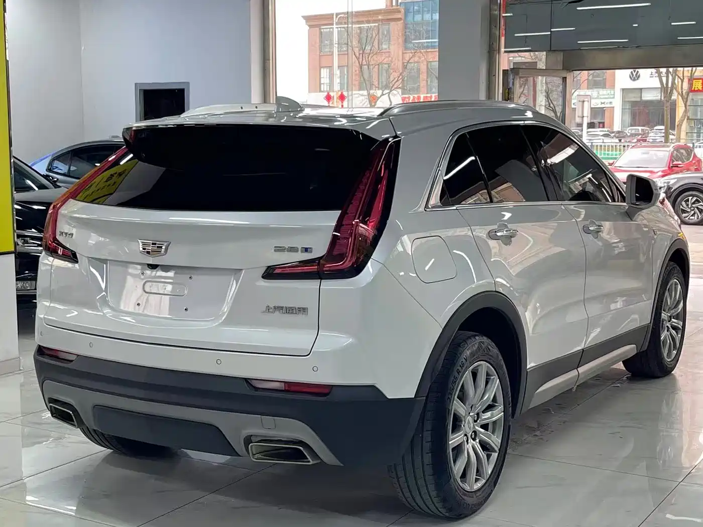 CADILLAC XT4