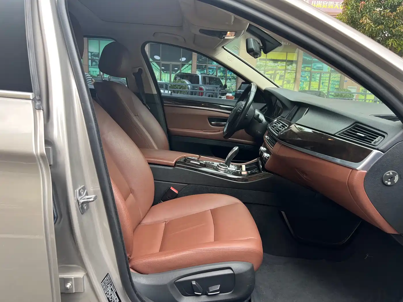 BMW 5 Series 2014 525Li Leading фото 10