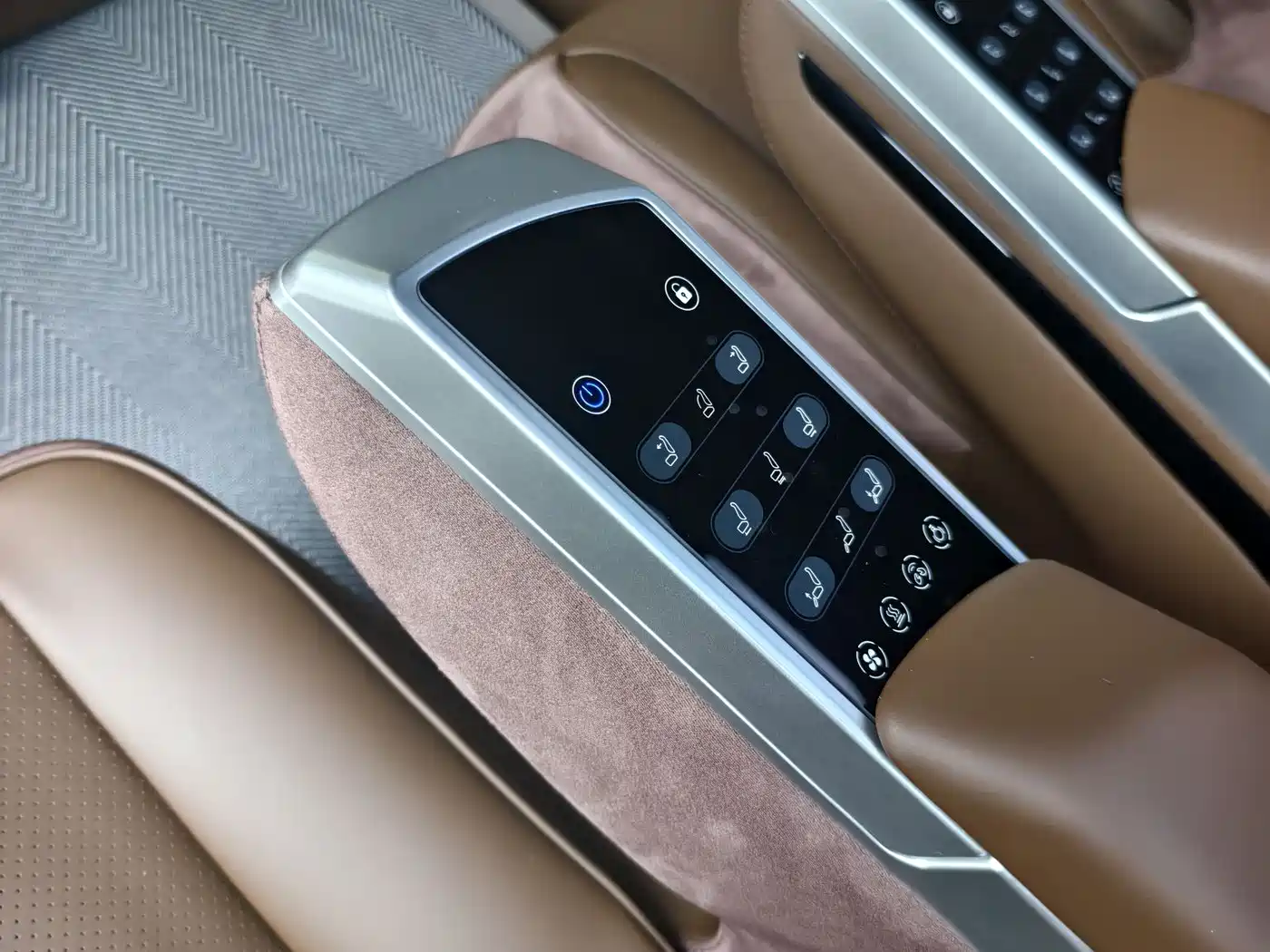 Mercedes-Benz V-Class 2018 V 260 Navigator Edition China VI фото 8
