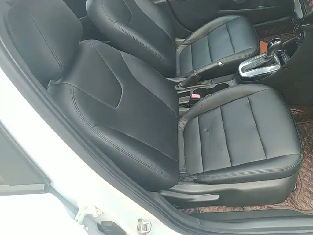 Фото 25 - Buick Excelle