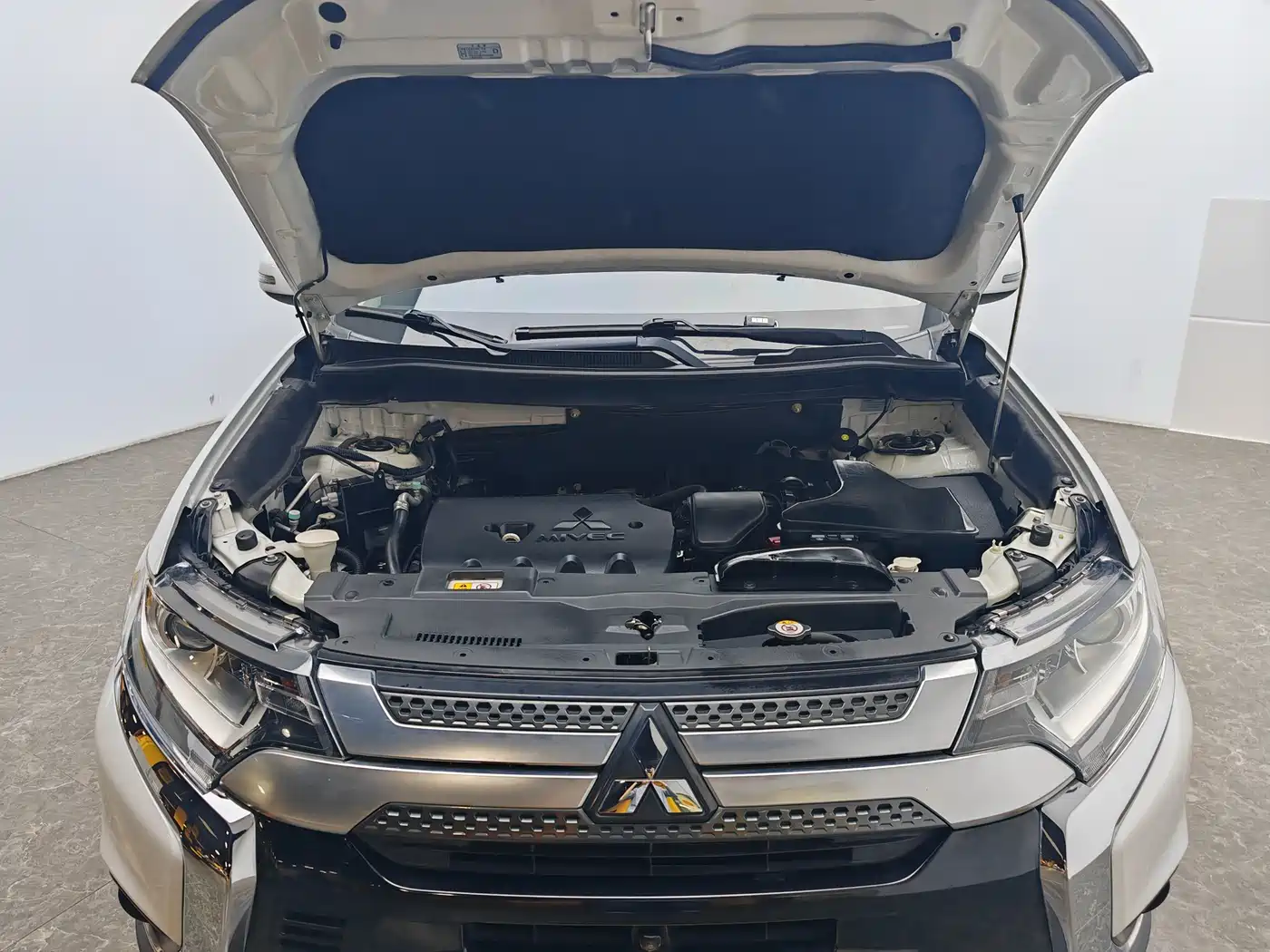 Mitsubishi Outlander 2020 2.0L 2WD Premium 5-seater фото 13