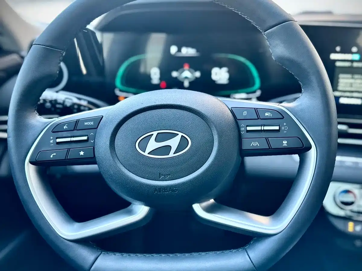 Hyundai Elantra 2023 Model 1.5L CVT LUX Premium Edition фото 23