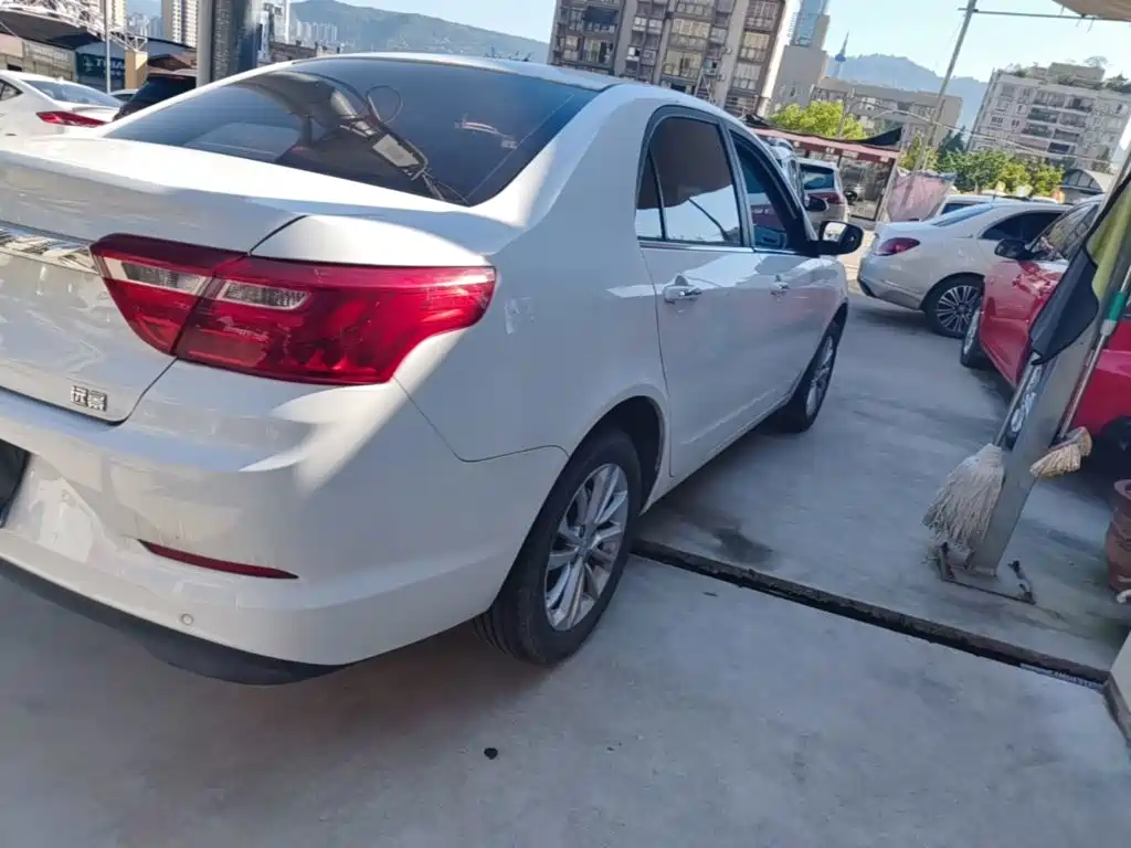 Фото 8 - Geely Vision