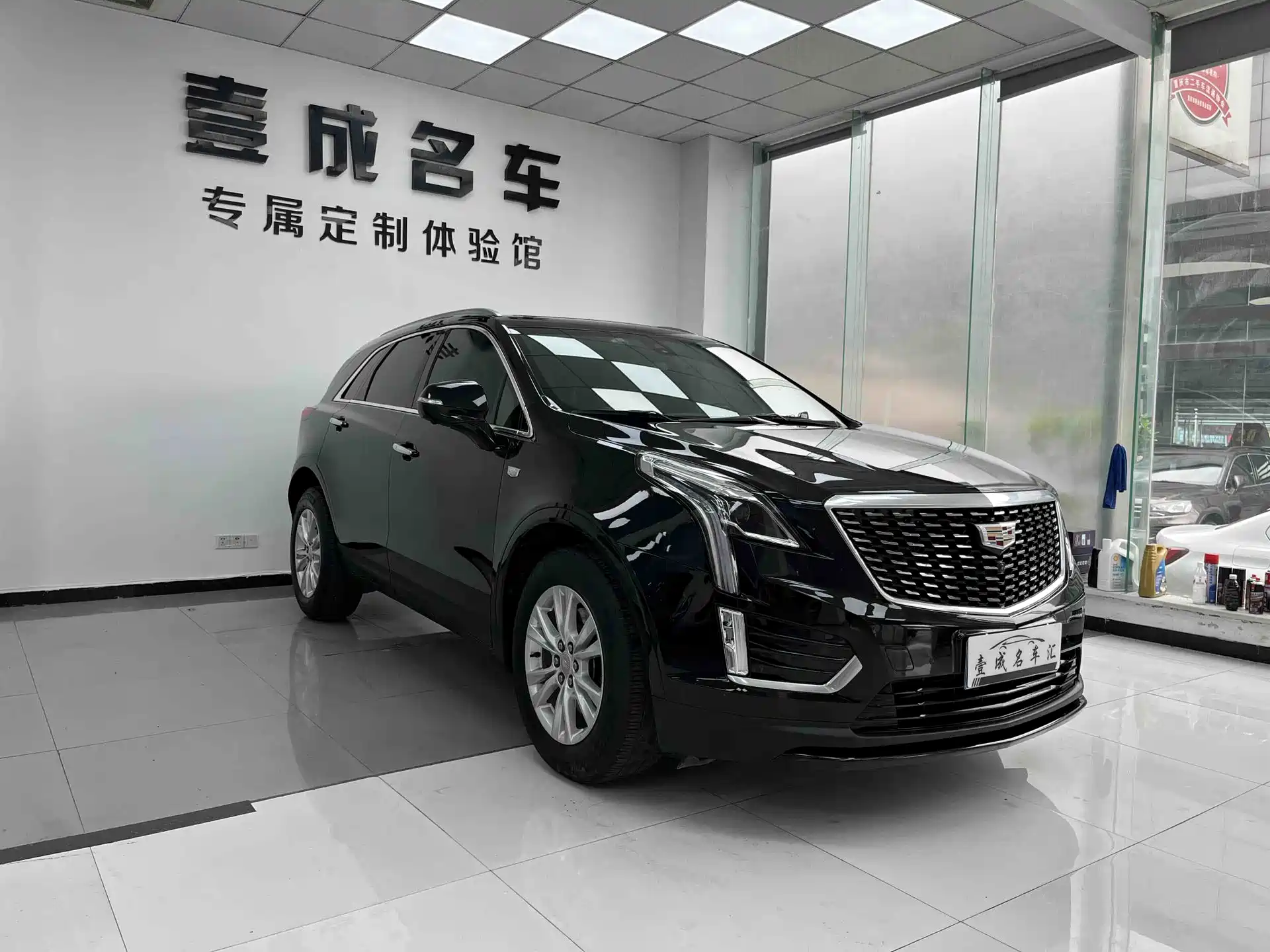Photo 3 - Cadillac XT5