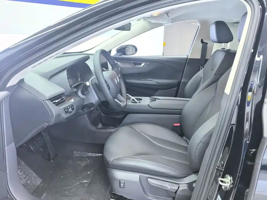 Hongqi E-QM5 2026 2025 610km PLUS