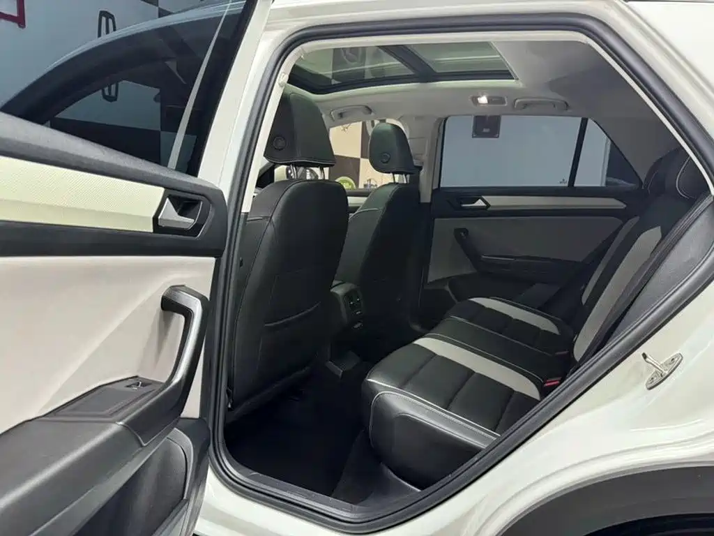 Фото 8 - Volkswagen T-ROC