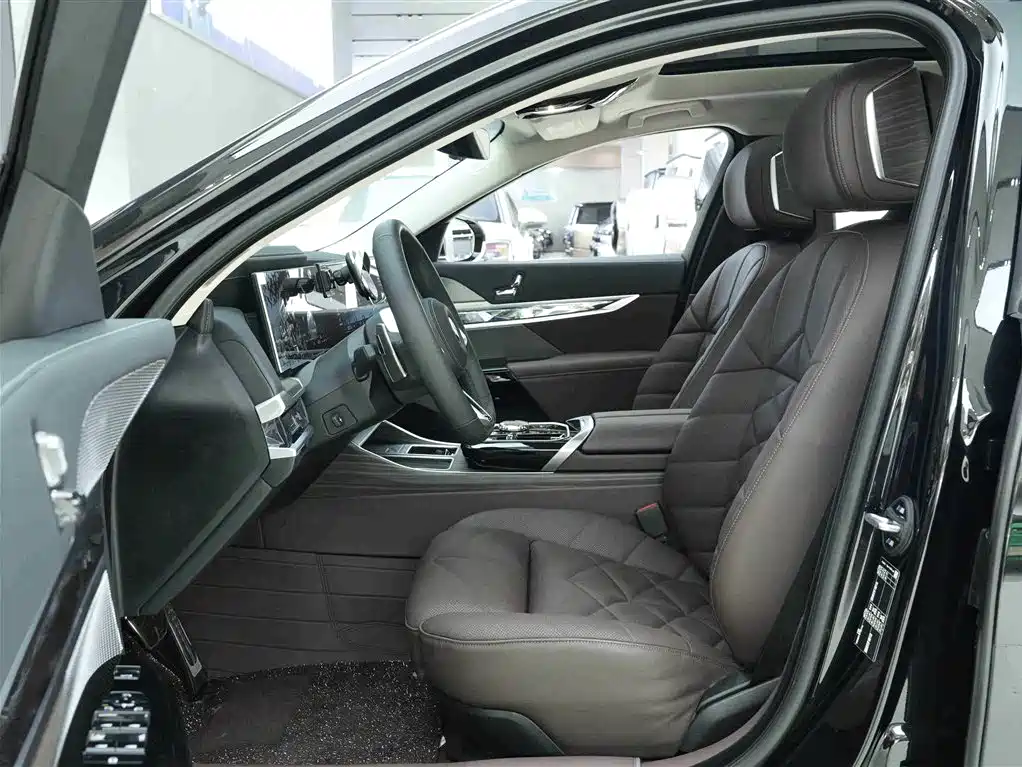BMW 7-SERIES