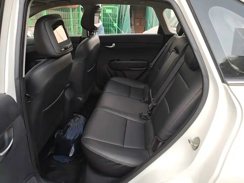 Photo 13 - Kia KX3