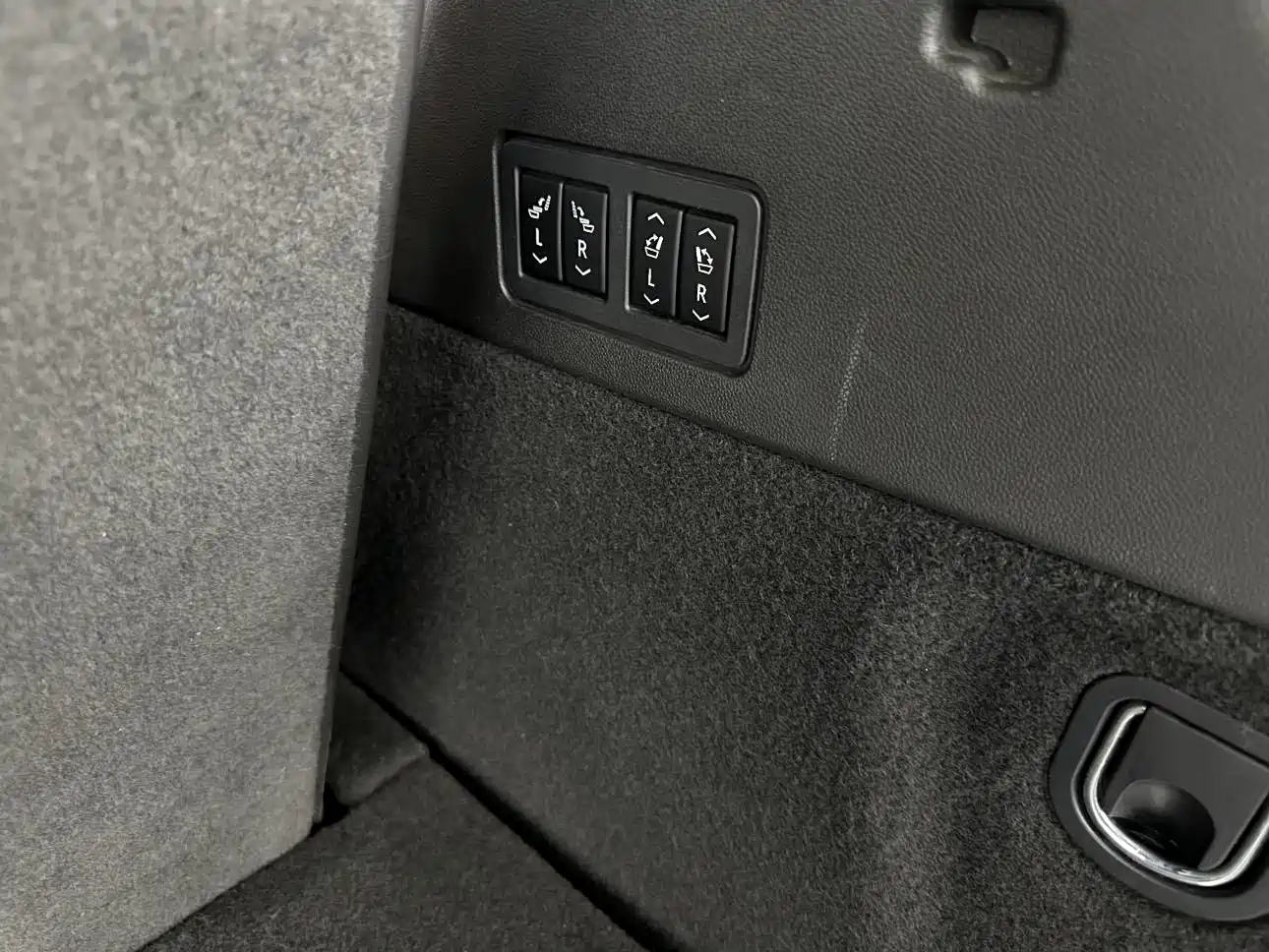 Photo 25 - Cadillac XT6