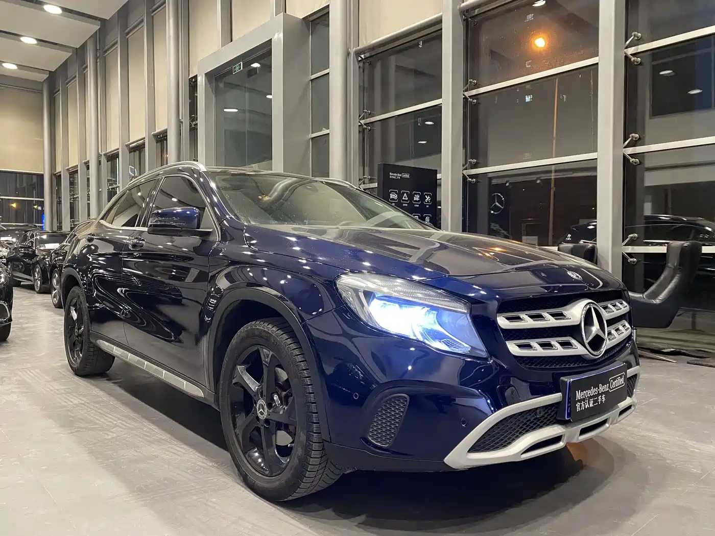 MERCEDES-BENZ GLA
