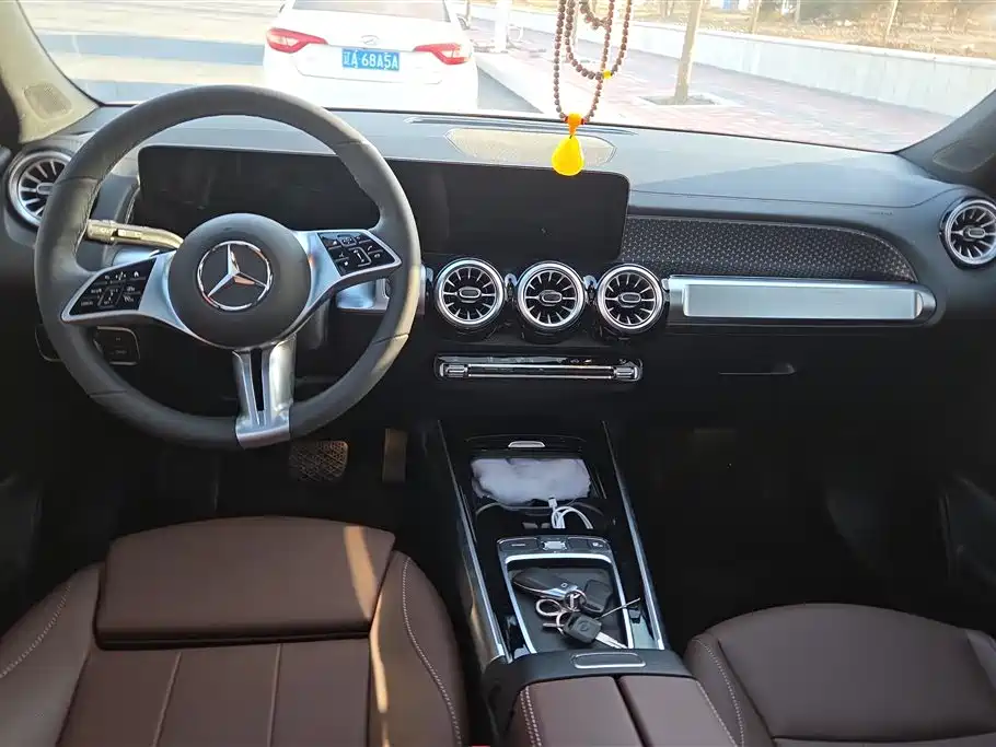 MERCEDES-BENZ GLB
