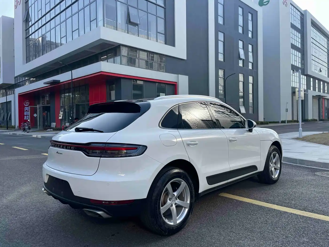 Porsche Macan 2021 Macan 2.0T фото 4