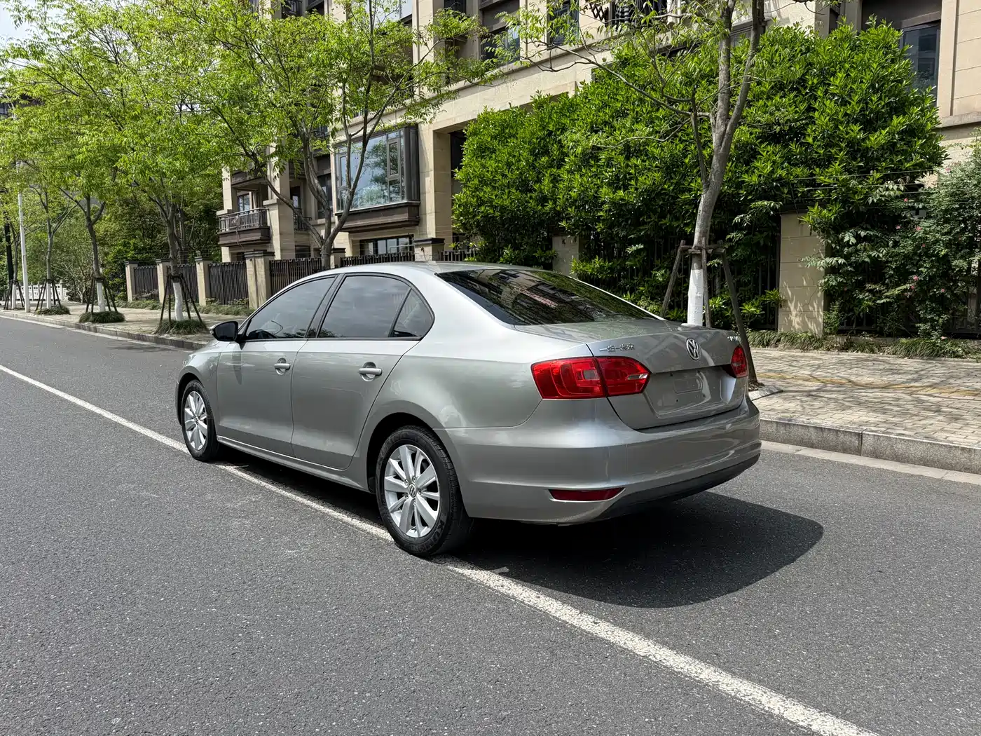 Volkswagen Sagitar 2014 1.6L Automatic Fashion фото 9