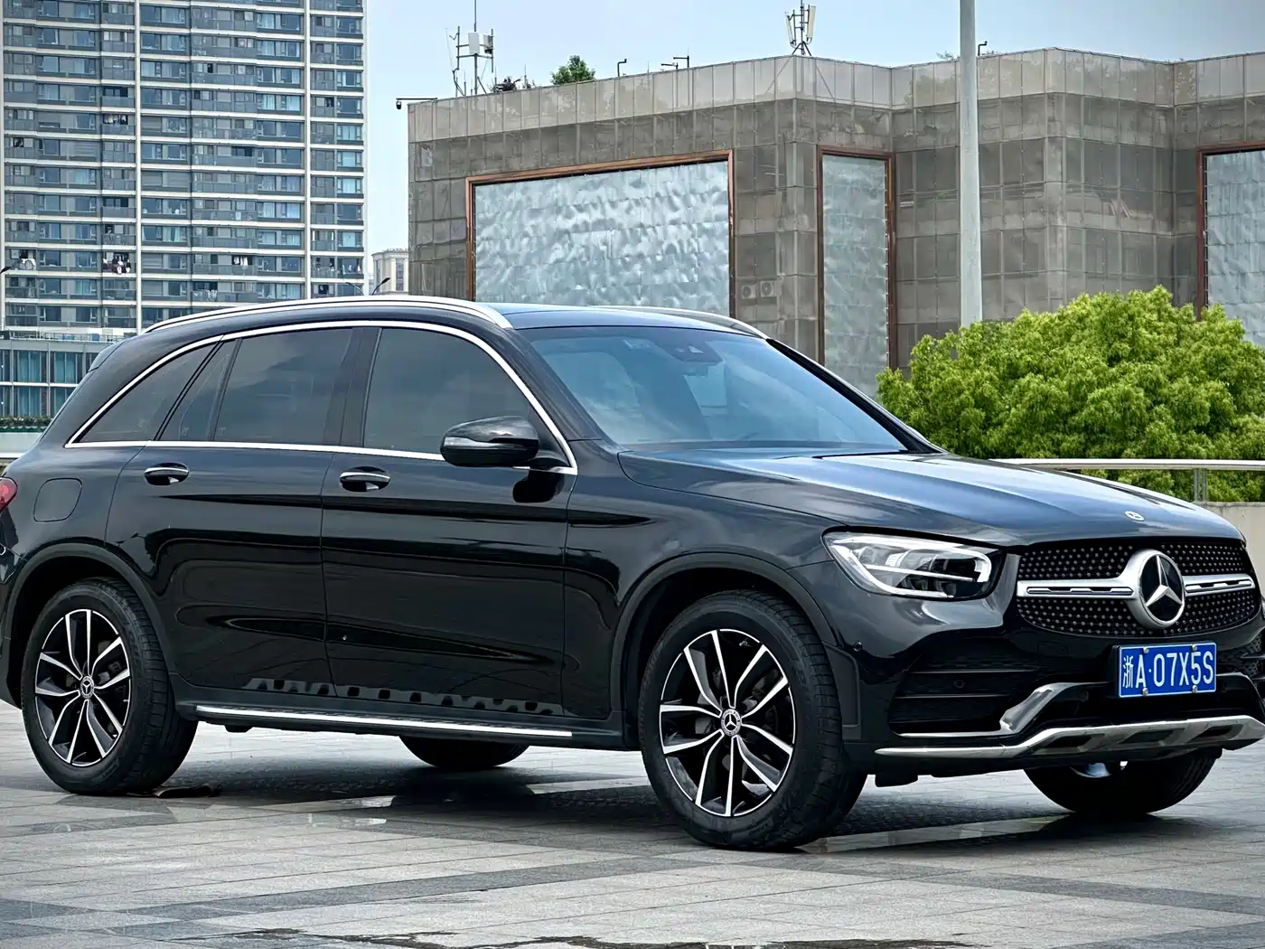 Mercedes-Benz GLC 2022 Model GLC 300 L 4MATIC Luxury Edition фото 3