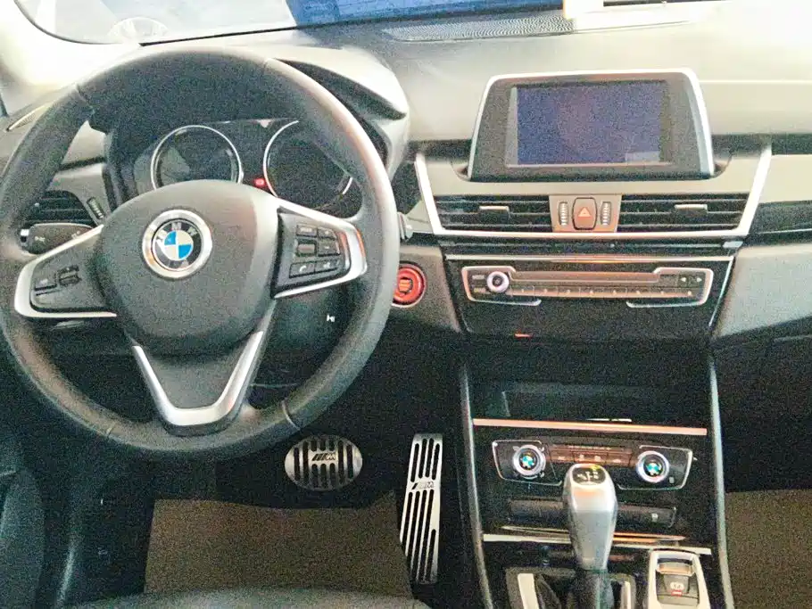 صورة 11 - BMW 2 Series Touring